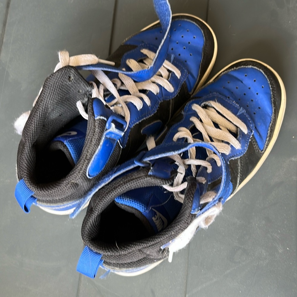 Nike All Day Play blue and black sneakers
